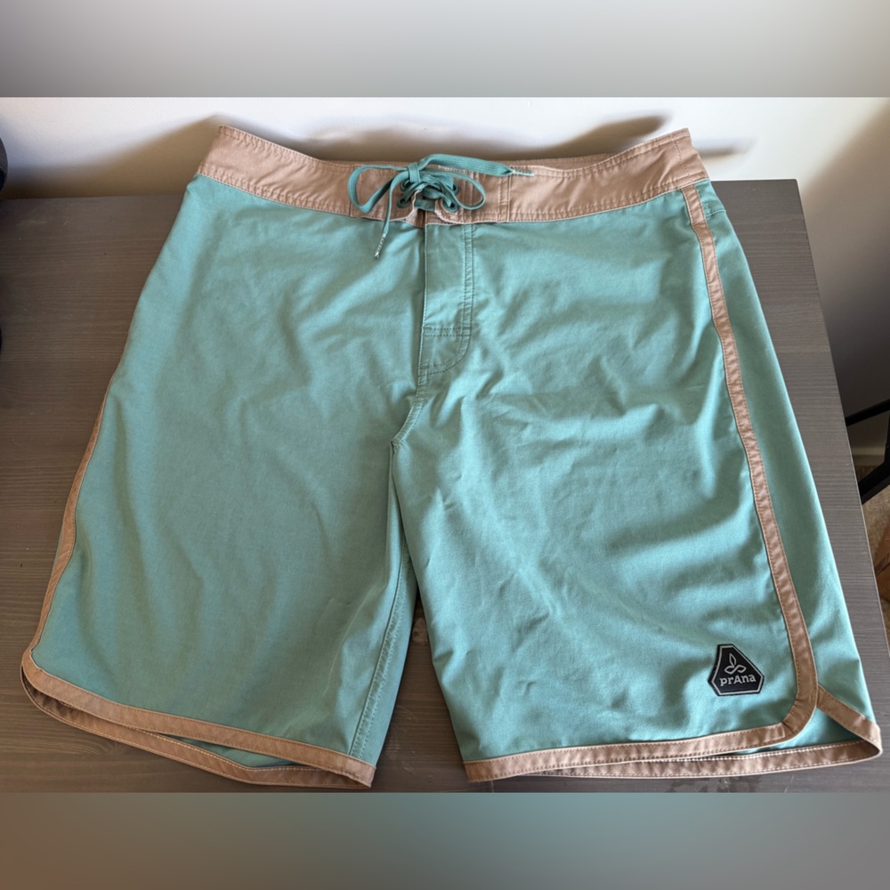 PrAna Green & Tan Board Shorts Trunks Men’s 32